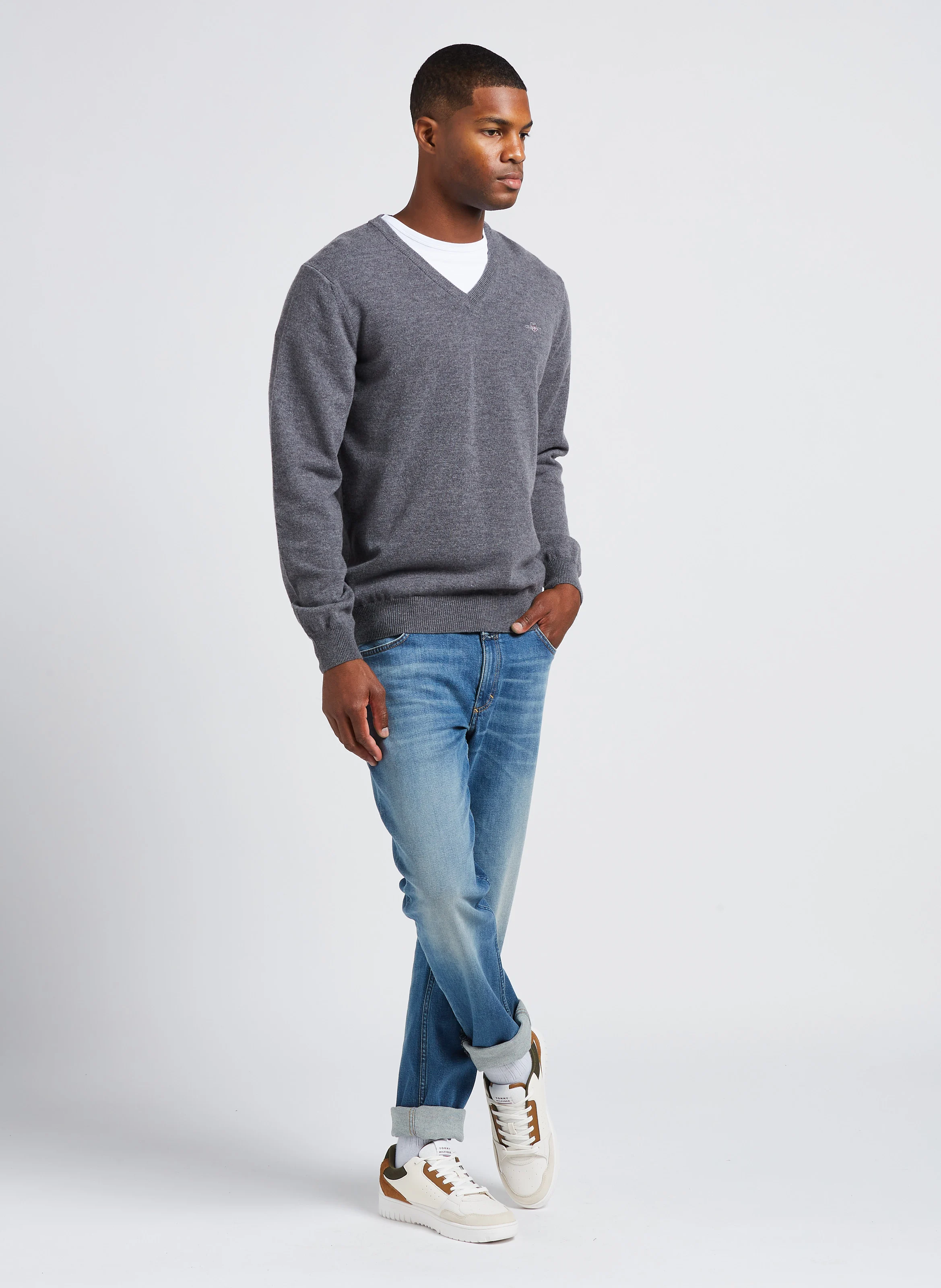 Pull droit col V brodé en laine | Gris