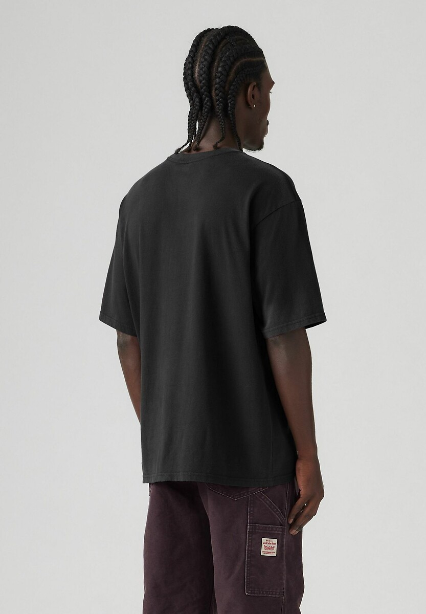 Camiseta Levi's com bolso no peito