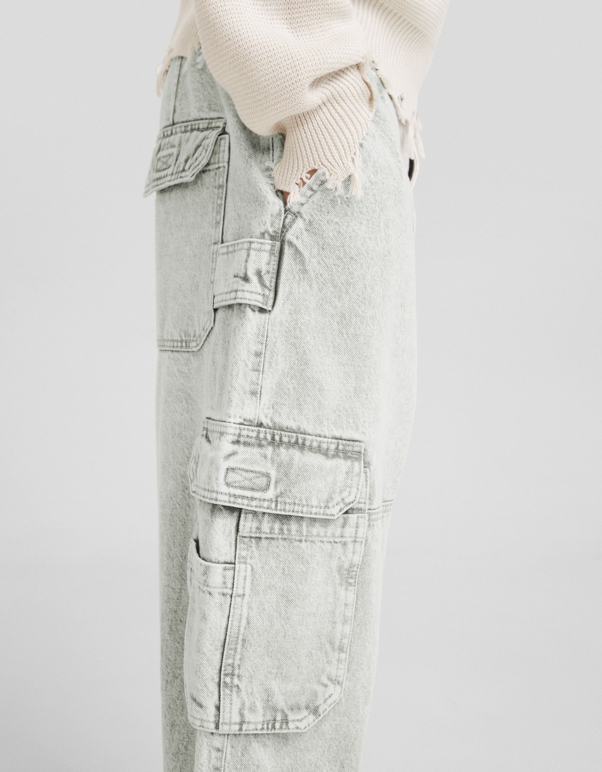 calça cargo estilo skater com efeito desbotado