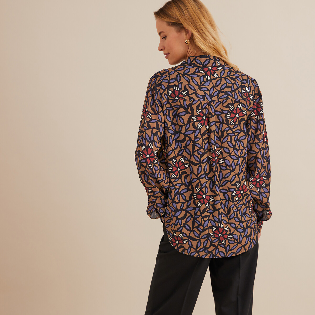 ANNE WEYBURN<br>Camisa com estampa floral e mangas compridas