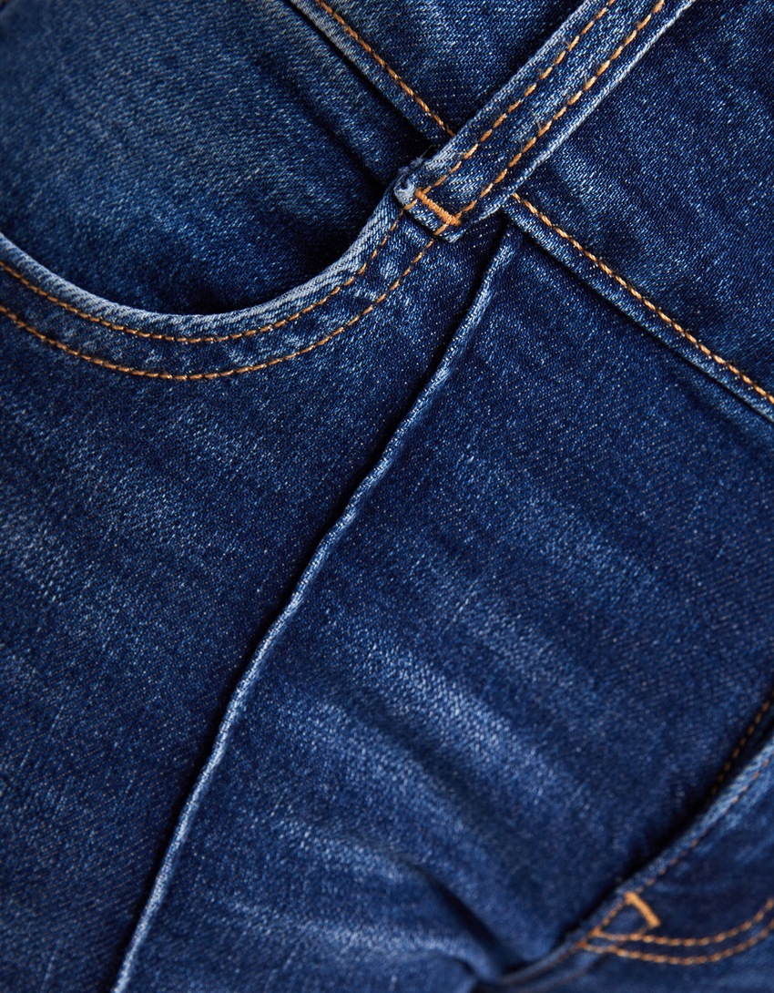calça jeans bootcut de cintura baixa