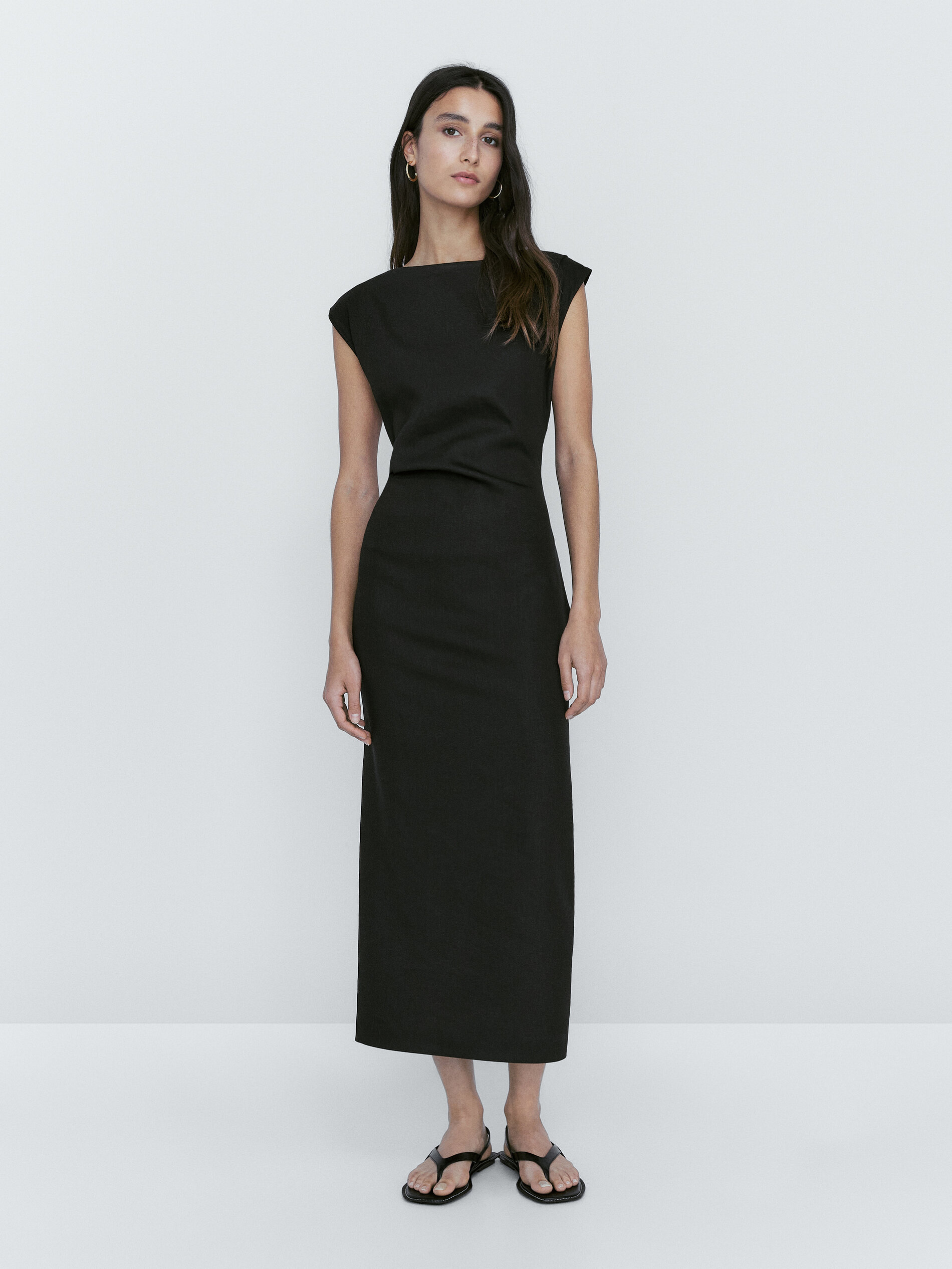 Vestido de linho mezcla com franzido lateral - PRETO