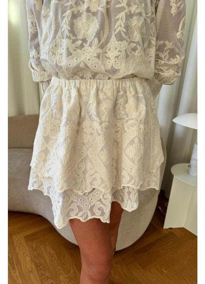 BYIC Ellinoric Lace Mini Skirt