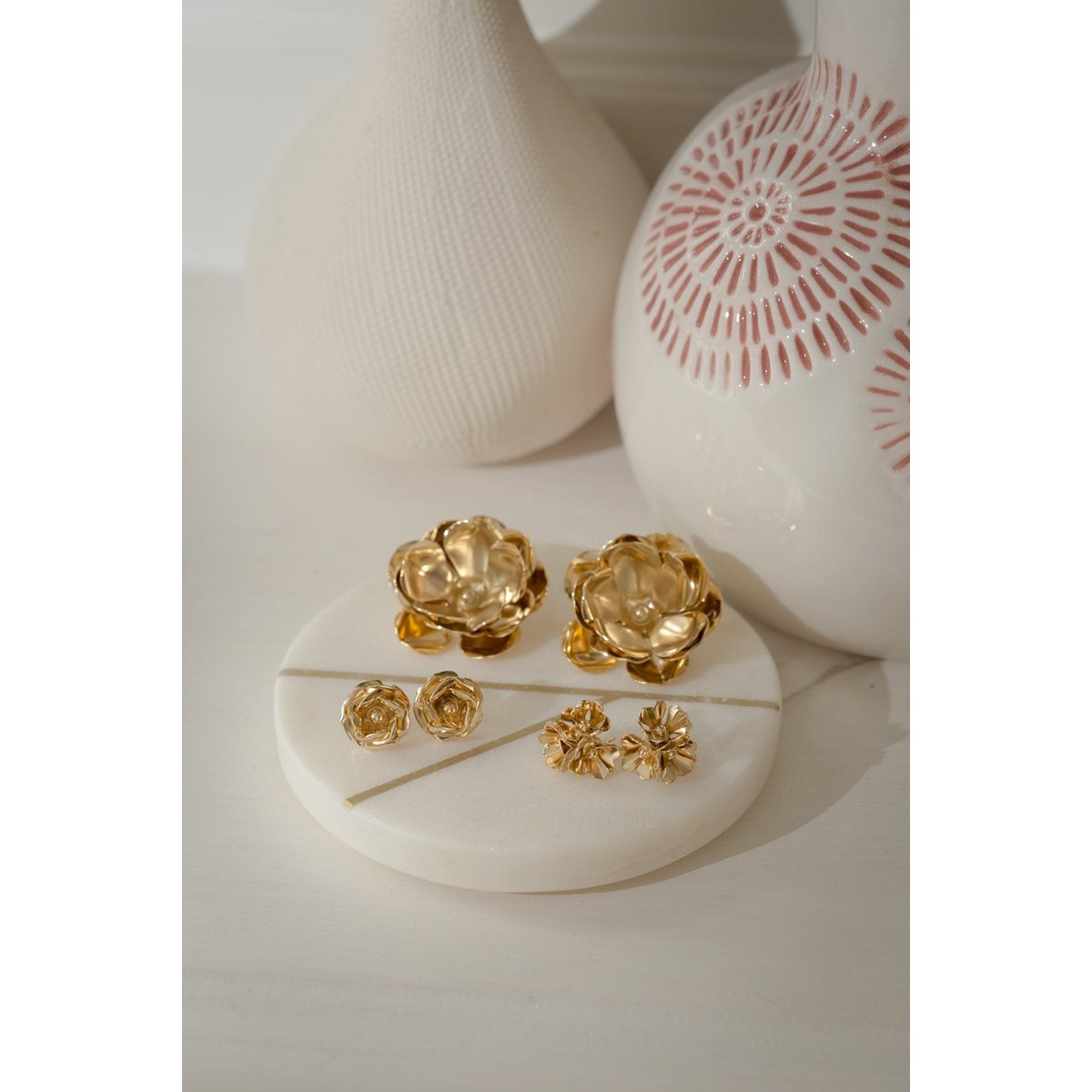 maxi boucles d'oreilles puces fleurs doré à l'or fin - AGLAÉ