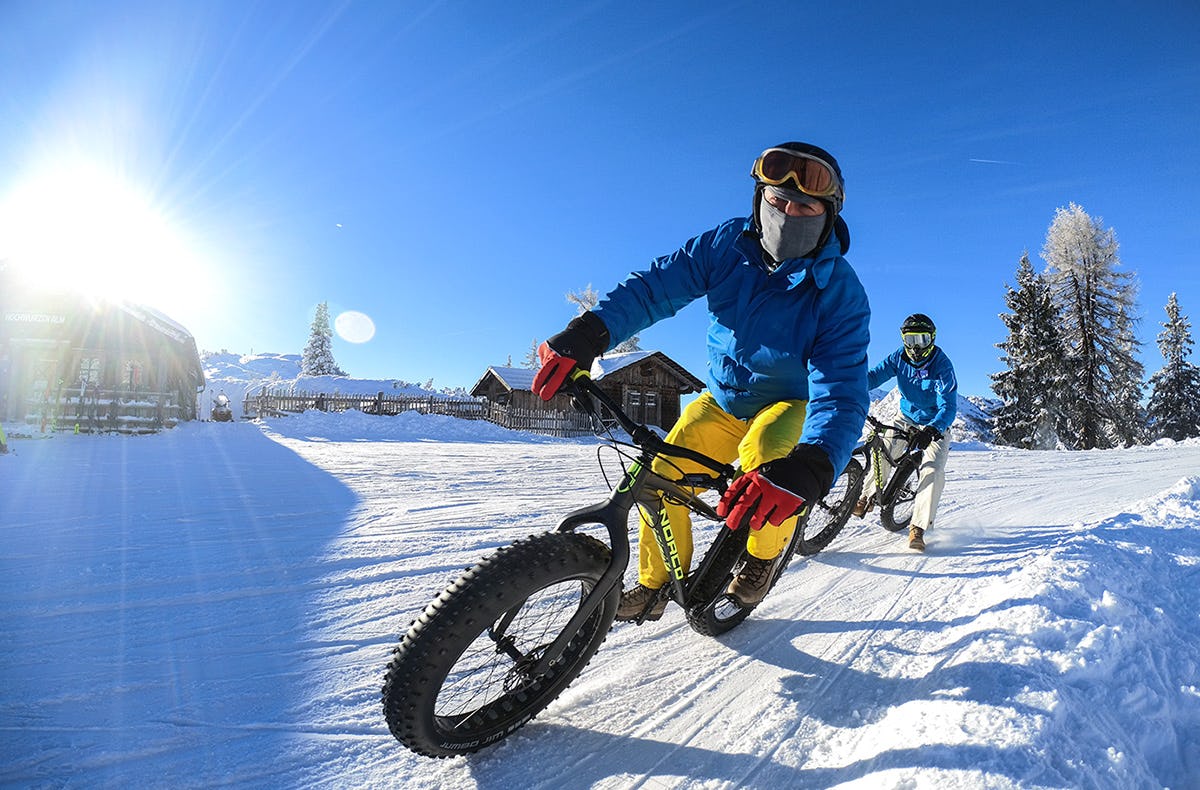 Fatbike-Downhill auf Schnee