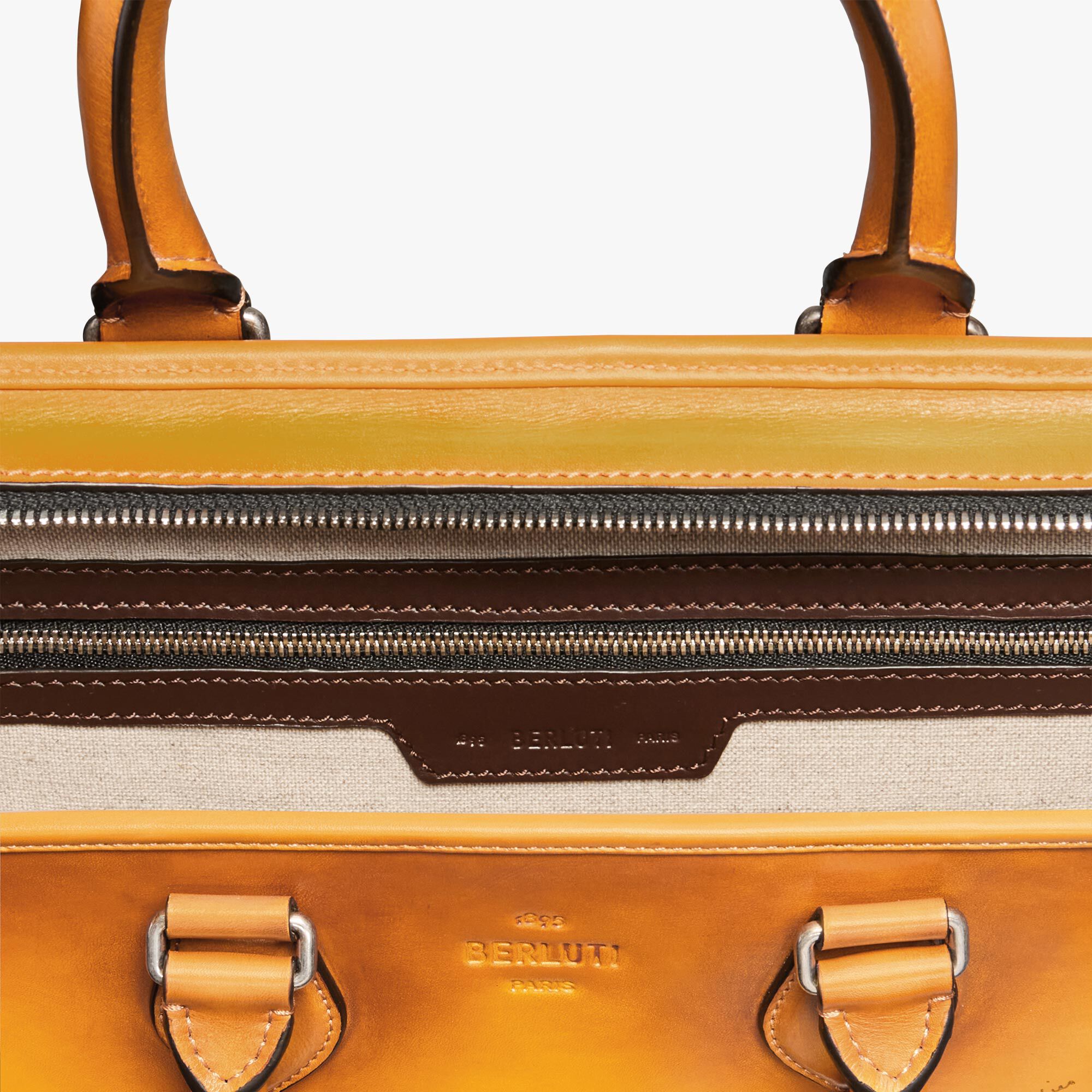 Cartable Un Jour Petit Modèle En Cuir Scritto
