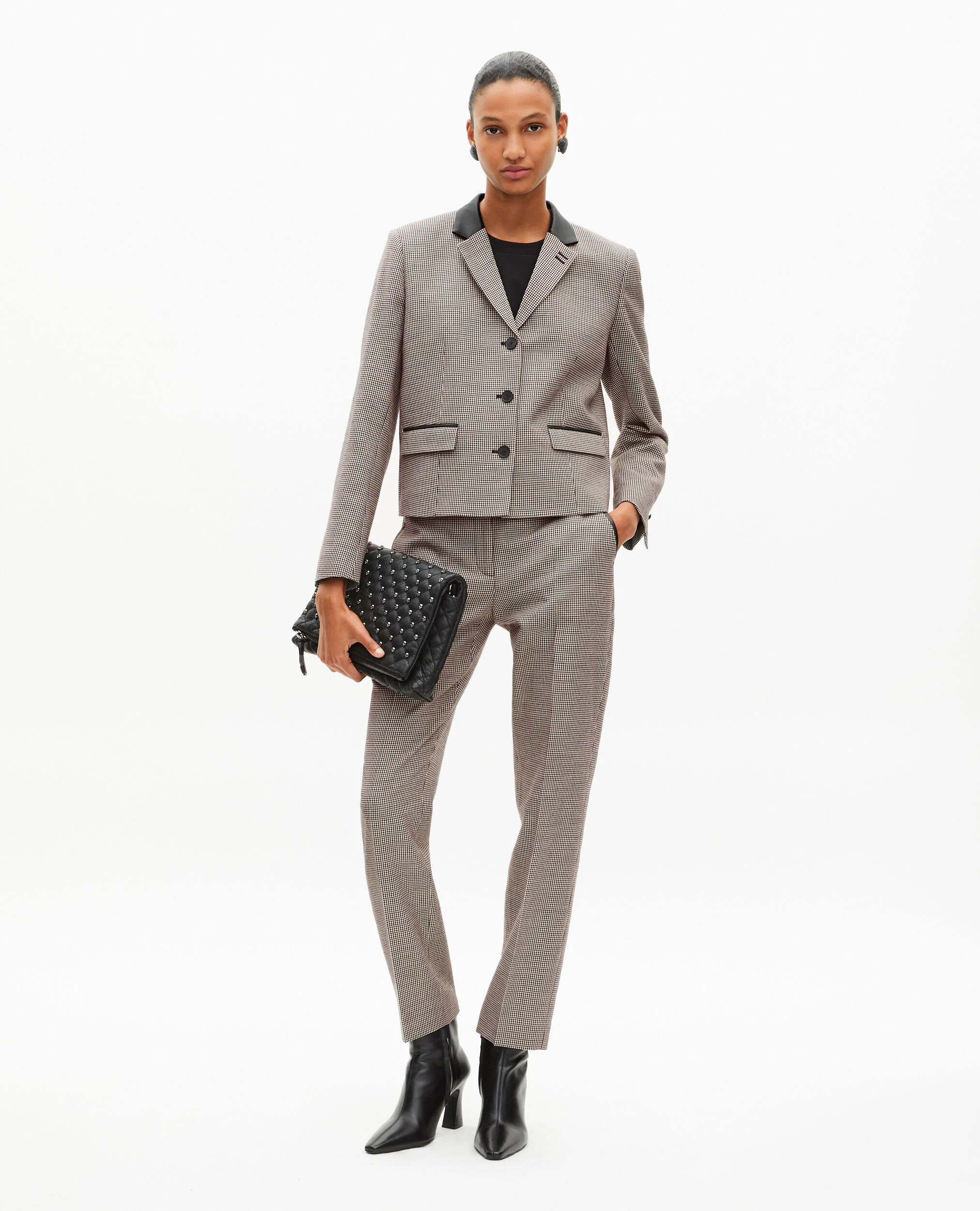 Veste tailleur en pied de poule courte noire et blanche