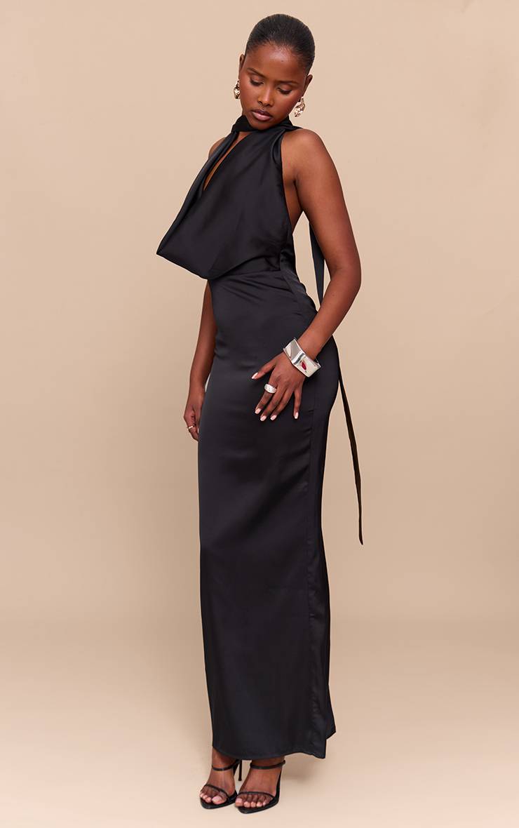 Noir Robe Longue Drapée En Satin À Col Bénitier