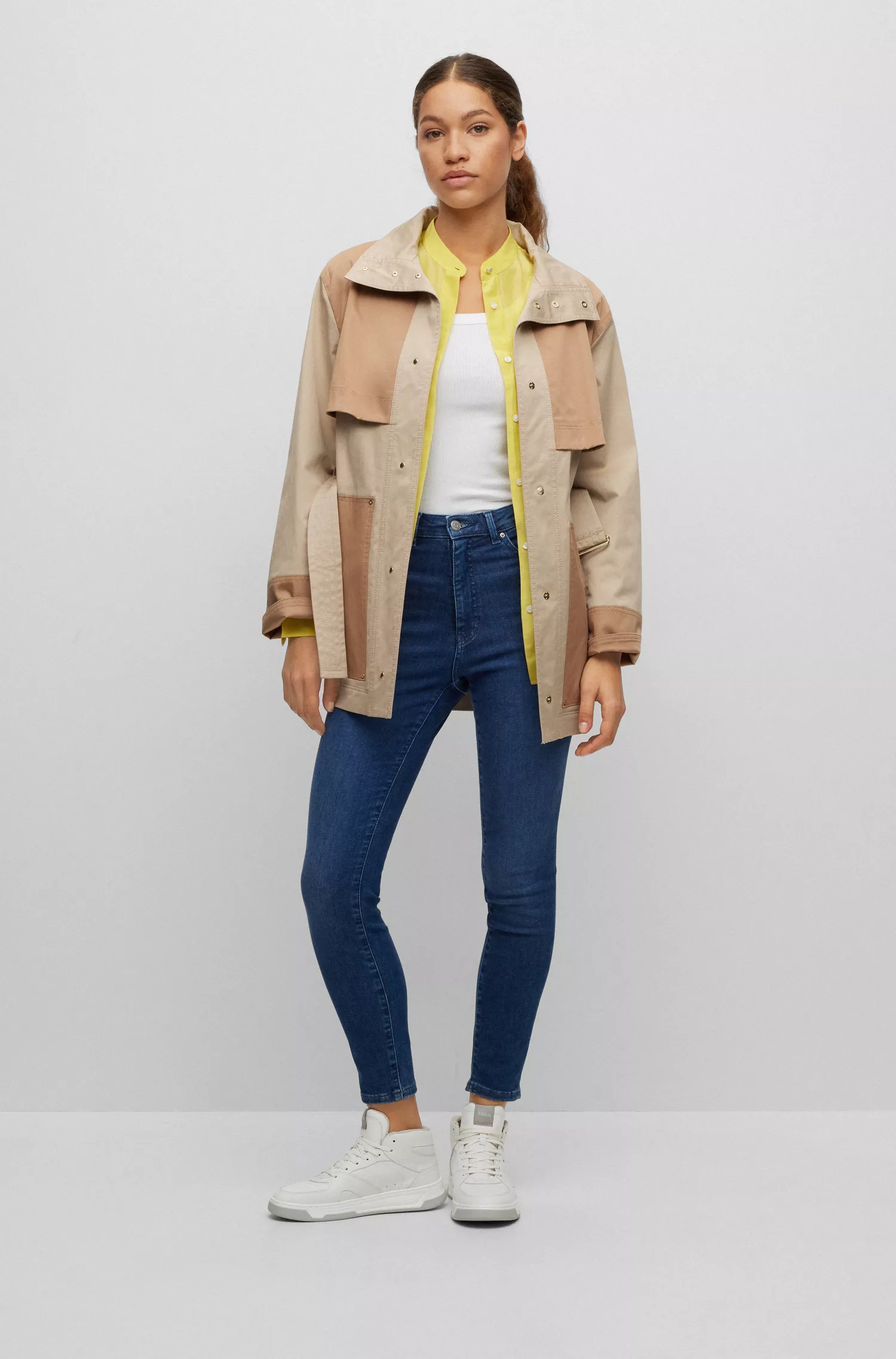 Calça jeans BOSS preta de cintura alta em denim power-stretch azul.