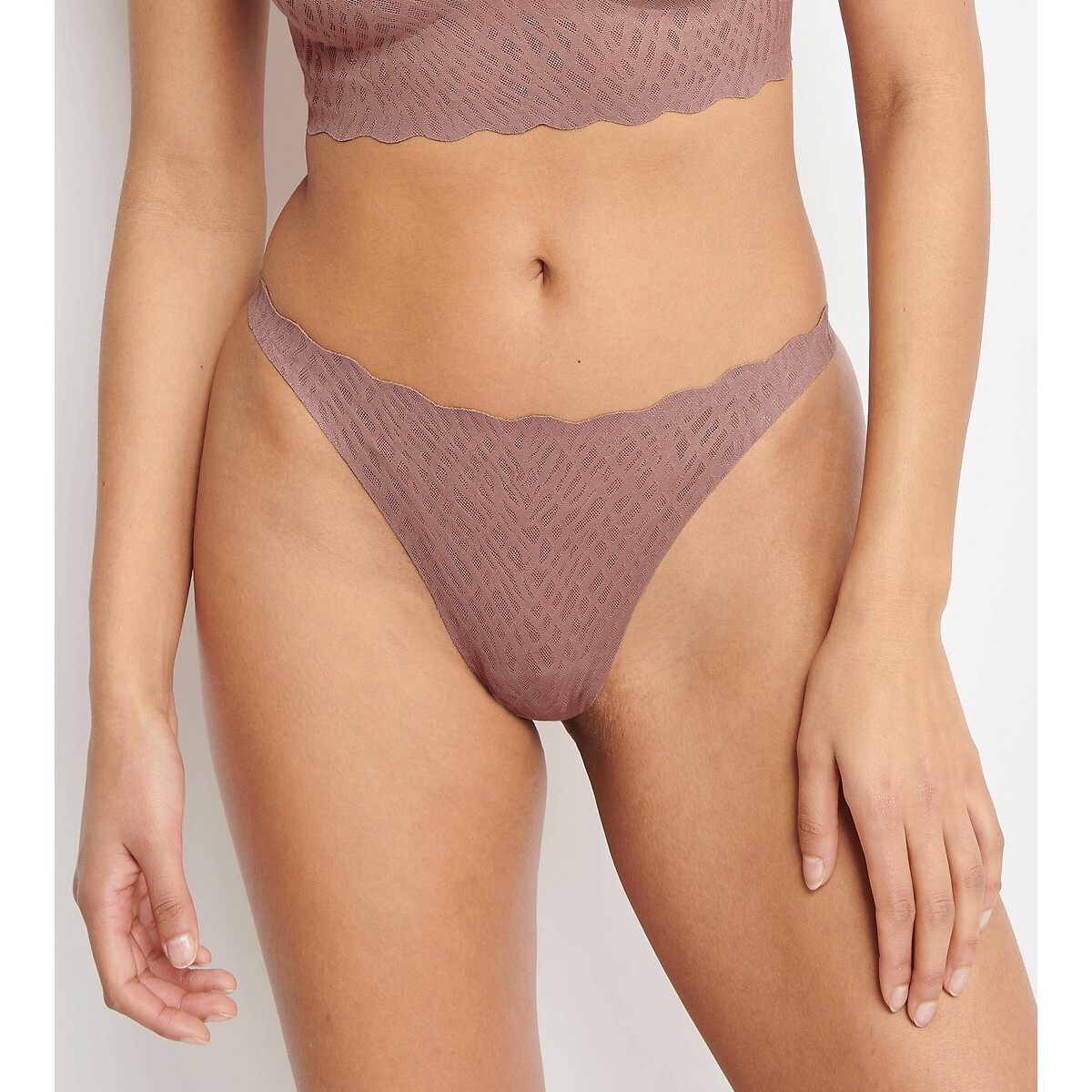SLOGGI<br>String Zero Sinta a Felicidade