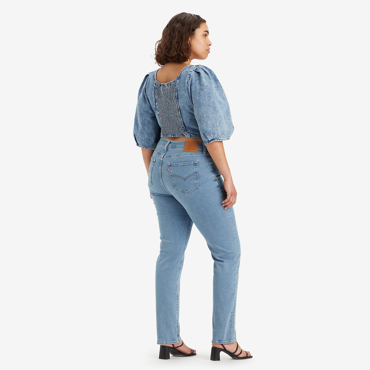 Calça jeans Levi's 724 de cintura alta e corte reto.