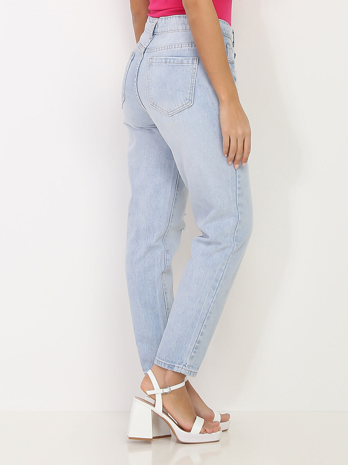 Jeans mom avec chaîne- Bleu clair