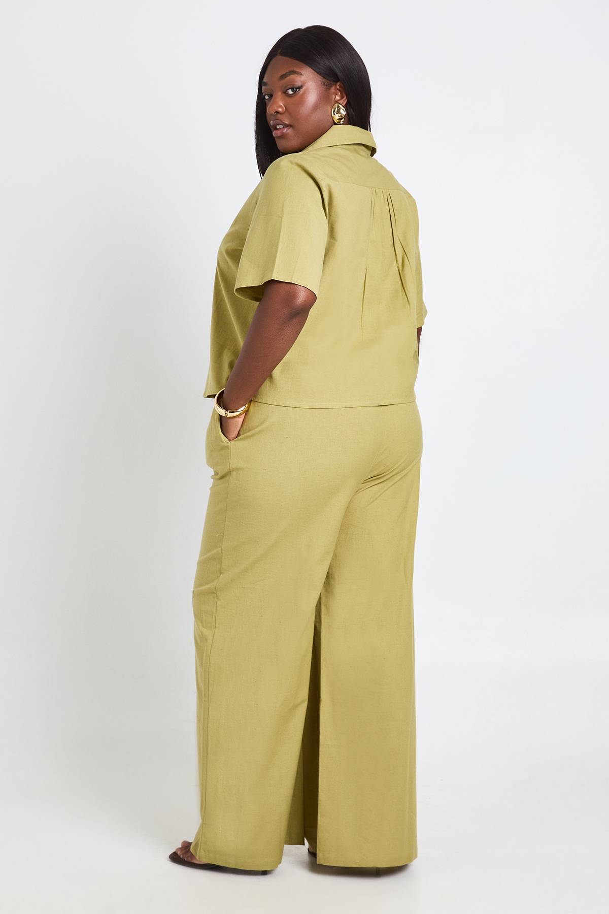 boohoo Pantalon Large En Lin Grande Taille Avec Détail De Perles Nouées