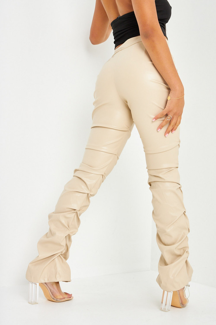 Pantalon froncé en simili cuir ivoire