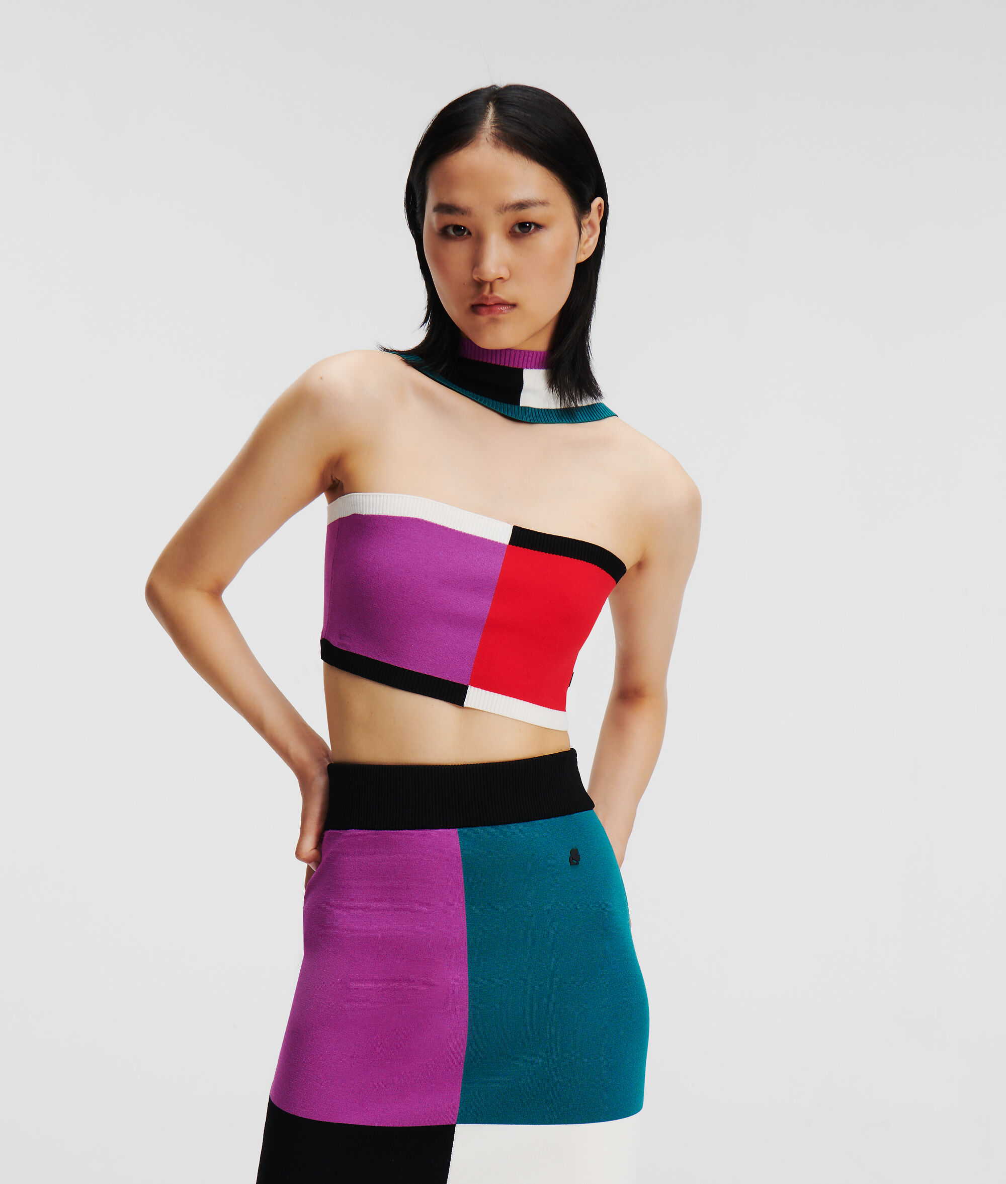 BANDEAU COLOR-BLOCK SÉLECTIONNÉ PAR HUN KIM