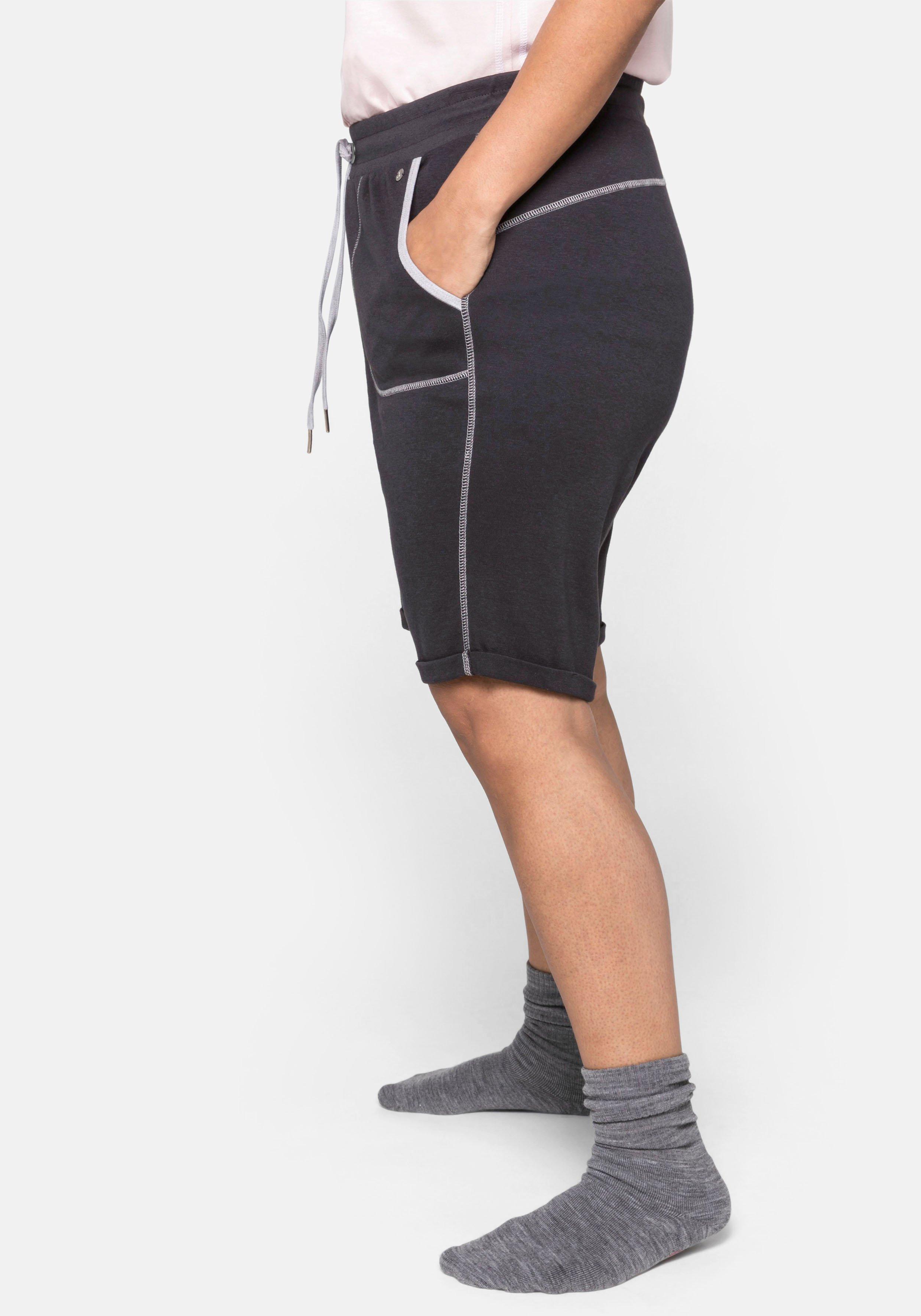 Relax-Bermudas in gerader Form, mit Kontrastnähten