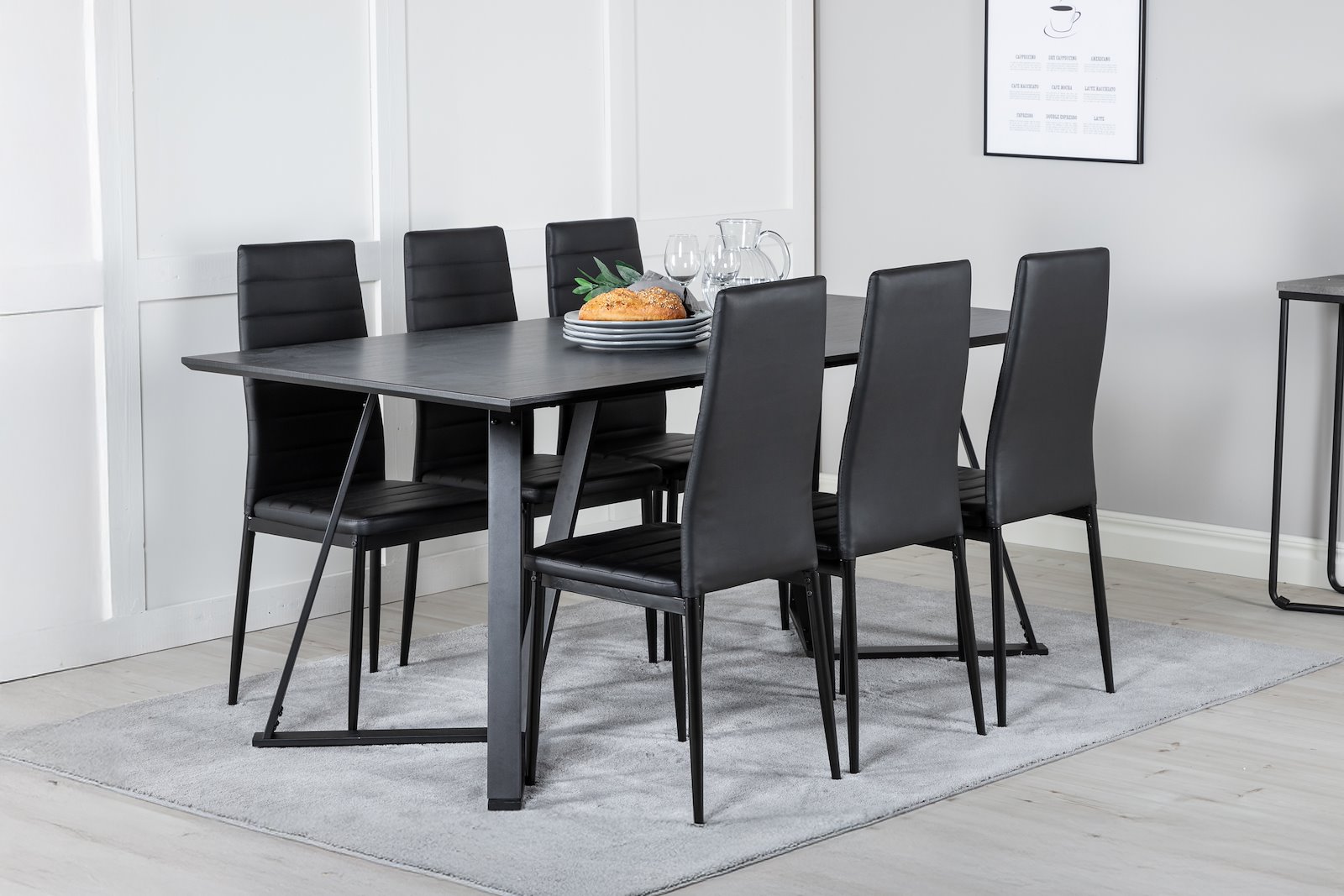 Slim Spisestol. Sett av 2. Sett av 2. Sort PU med sorte ben.
