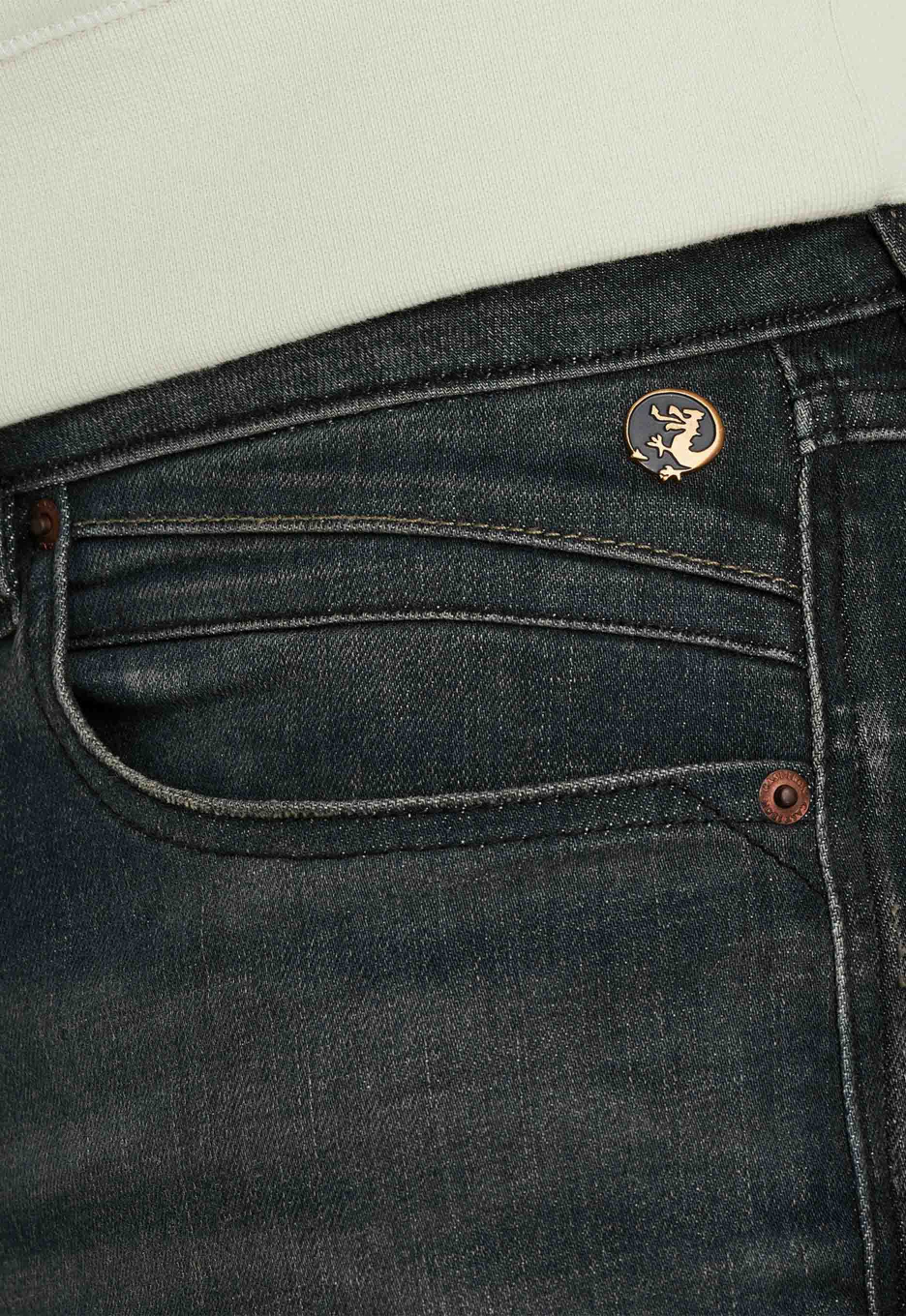 Cast Iron Shiftback Tapered Jeans
