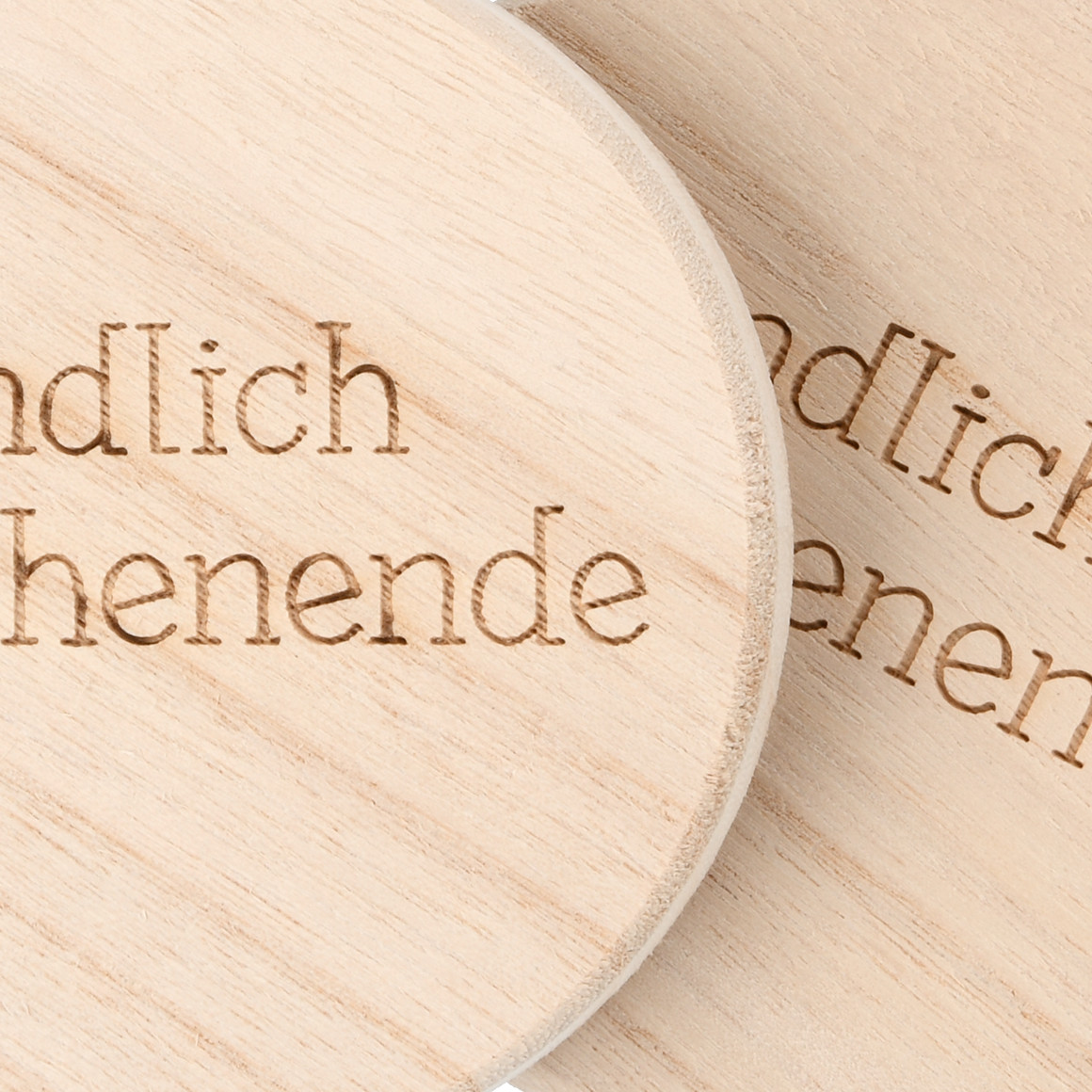 2 Untersetzer aus Holz natur