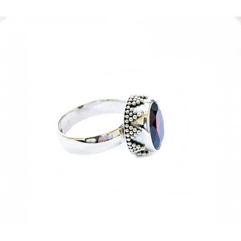 Bague en argent et grenat facetté