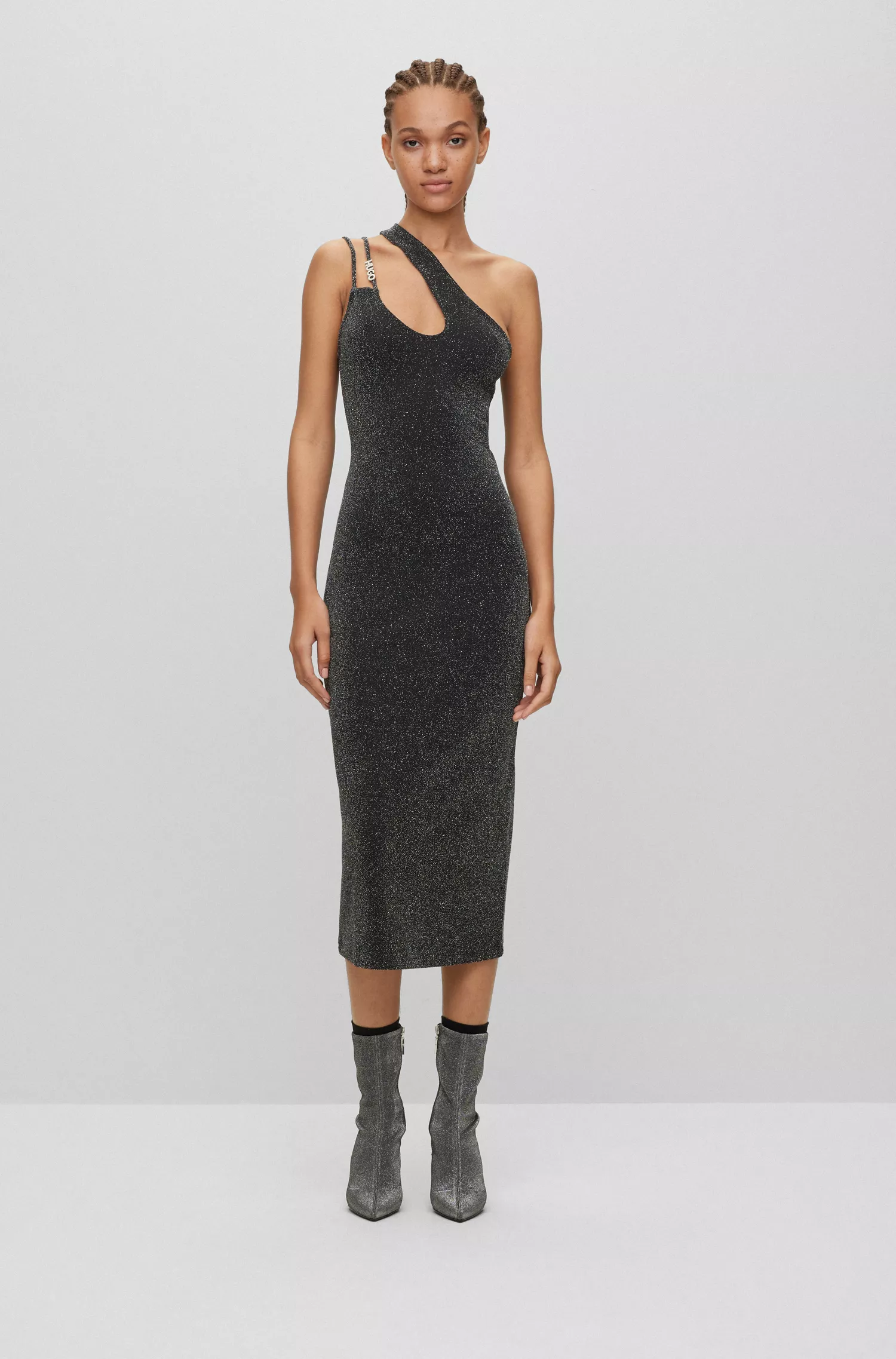 Vestido midi assimétrico HUGO vermelho com glitter e alça com logo.