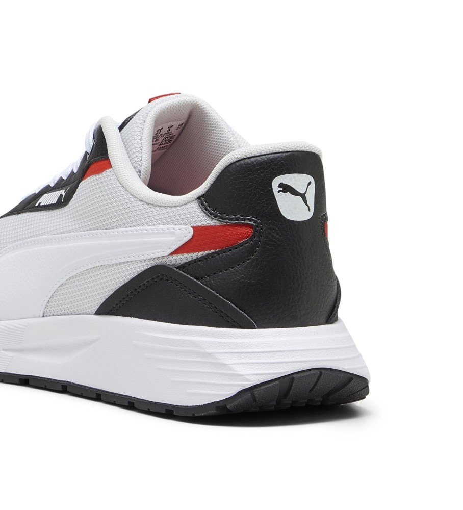 Tênis Puma Runtamed, branco e preto.