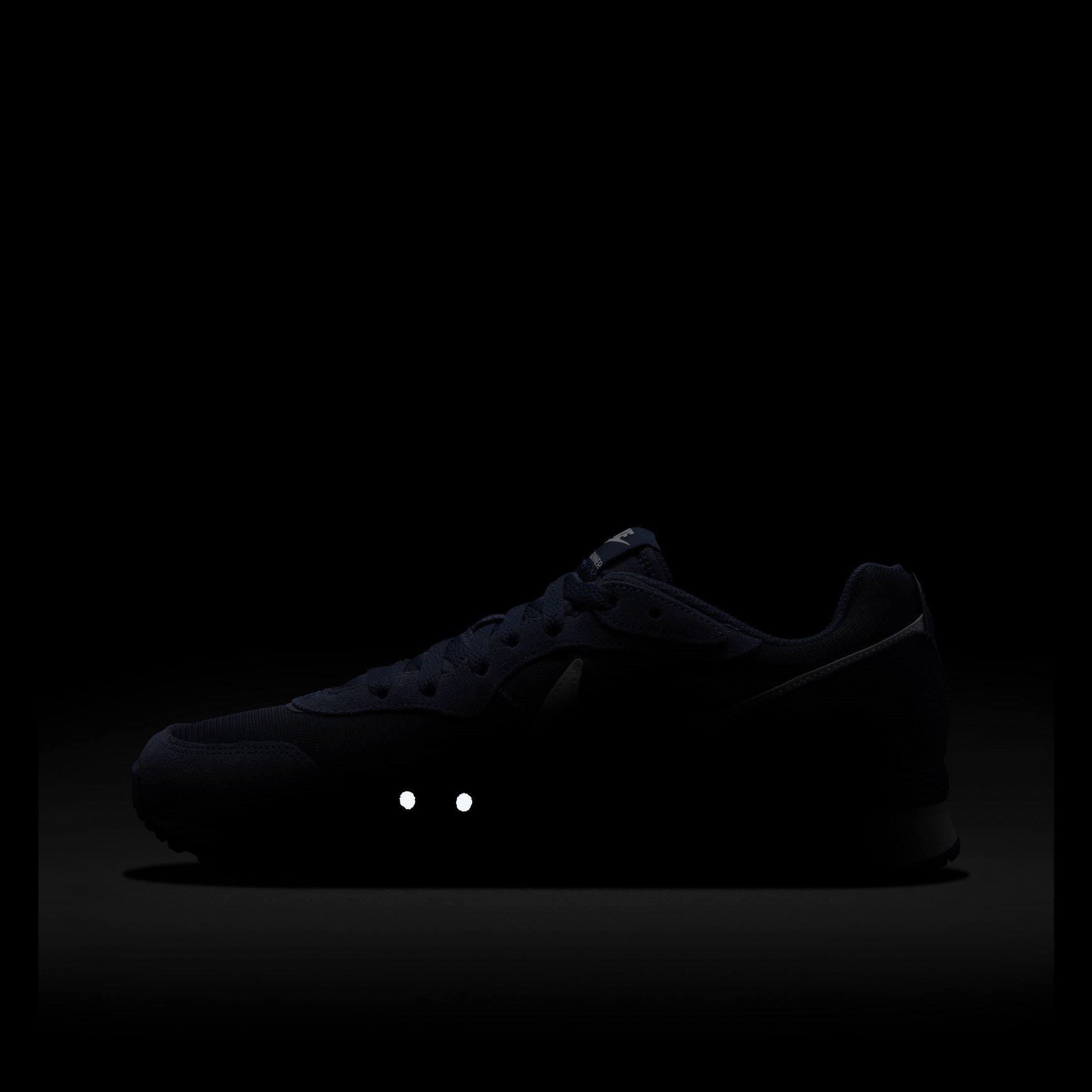 Nike Venture Runner Trainers Mens