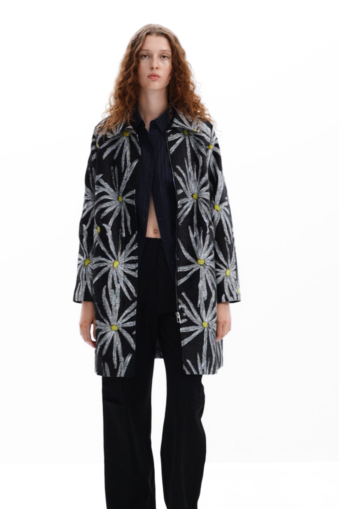 Abrigo estampado margaritas