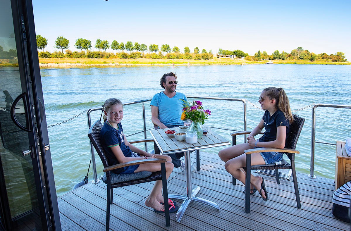 Hausboot Übernachtung auf der Maas für bis zu 4
