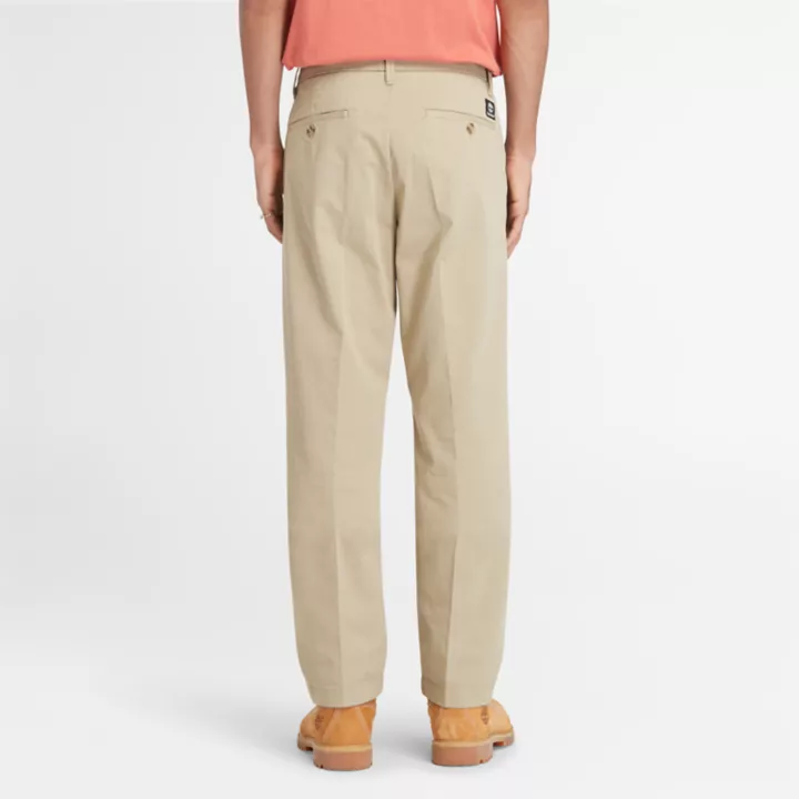 Pantalon chino en sergé extensible pour homme en beige