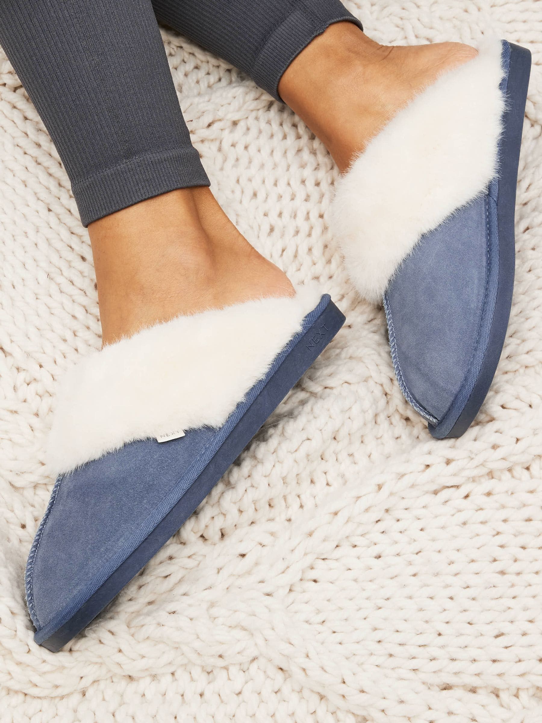 Denimblauw - Suède muiltjes met voering van imitatiebont