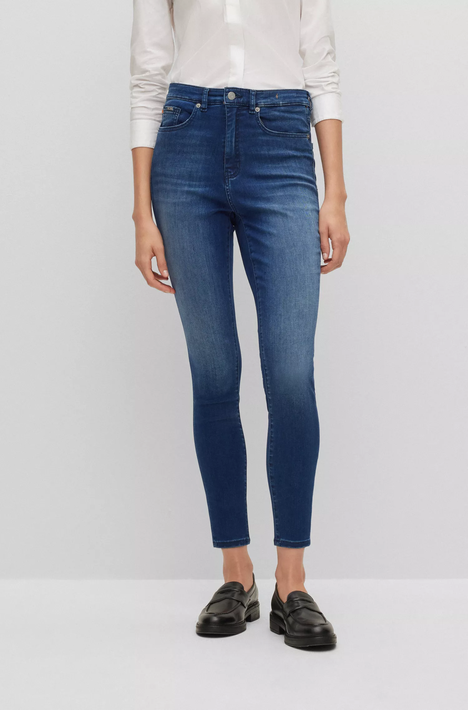 Calça jeans BOSS preta de cintura alta em denim power-stretch azul.