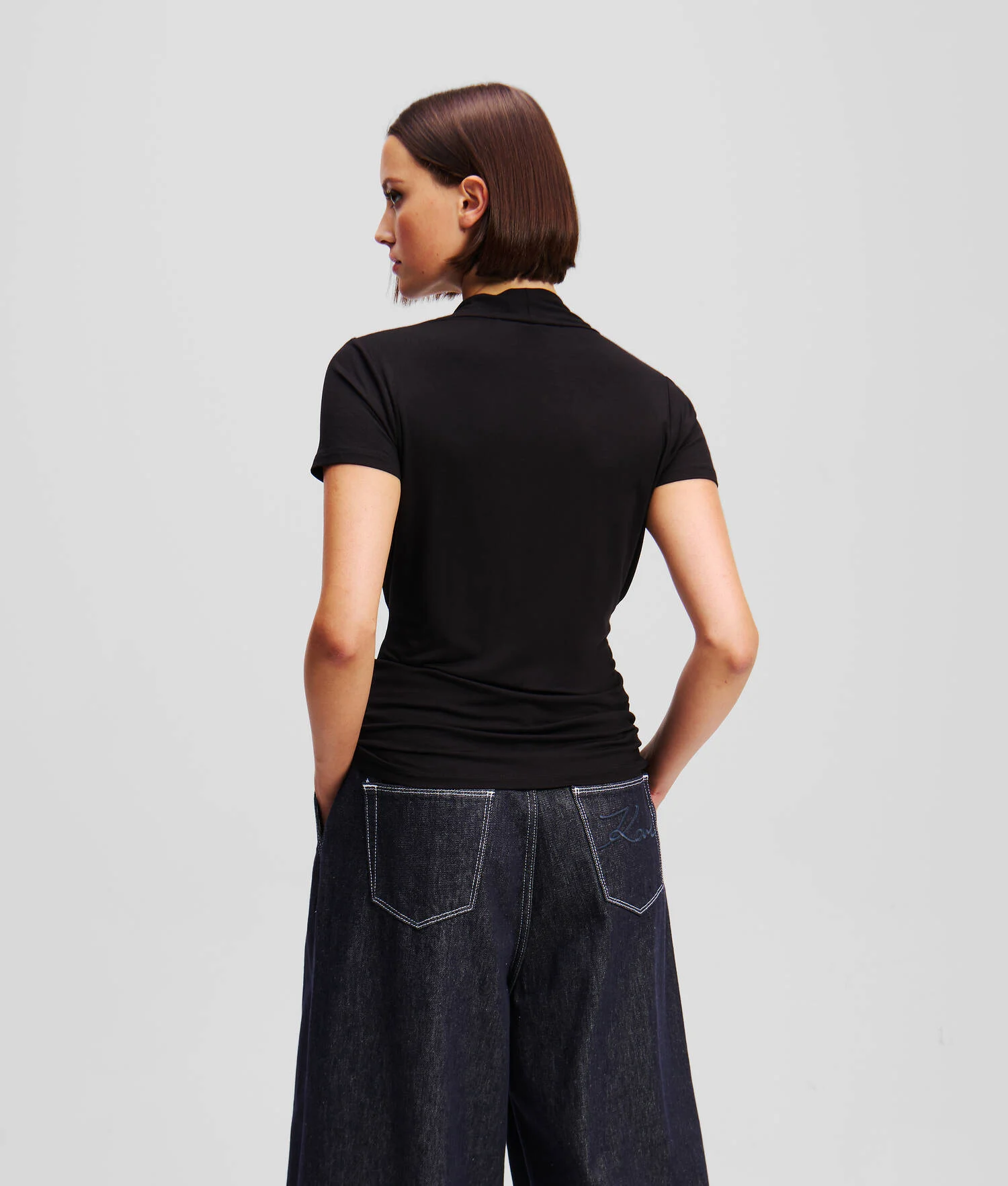T-SHIRT À COL EN V - Noir