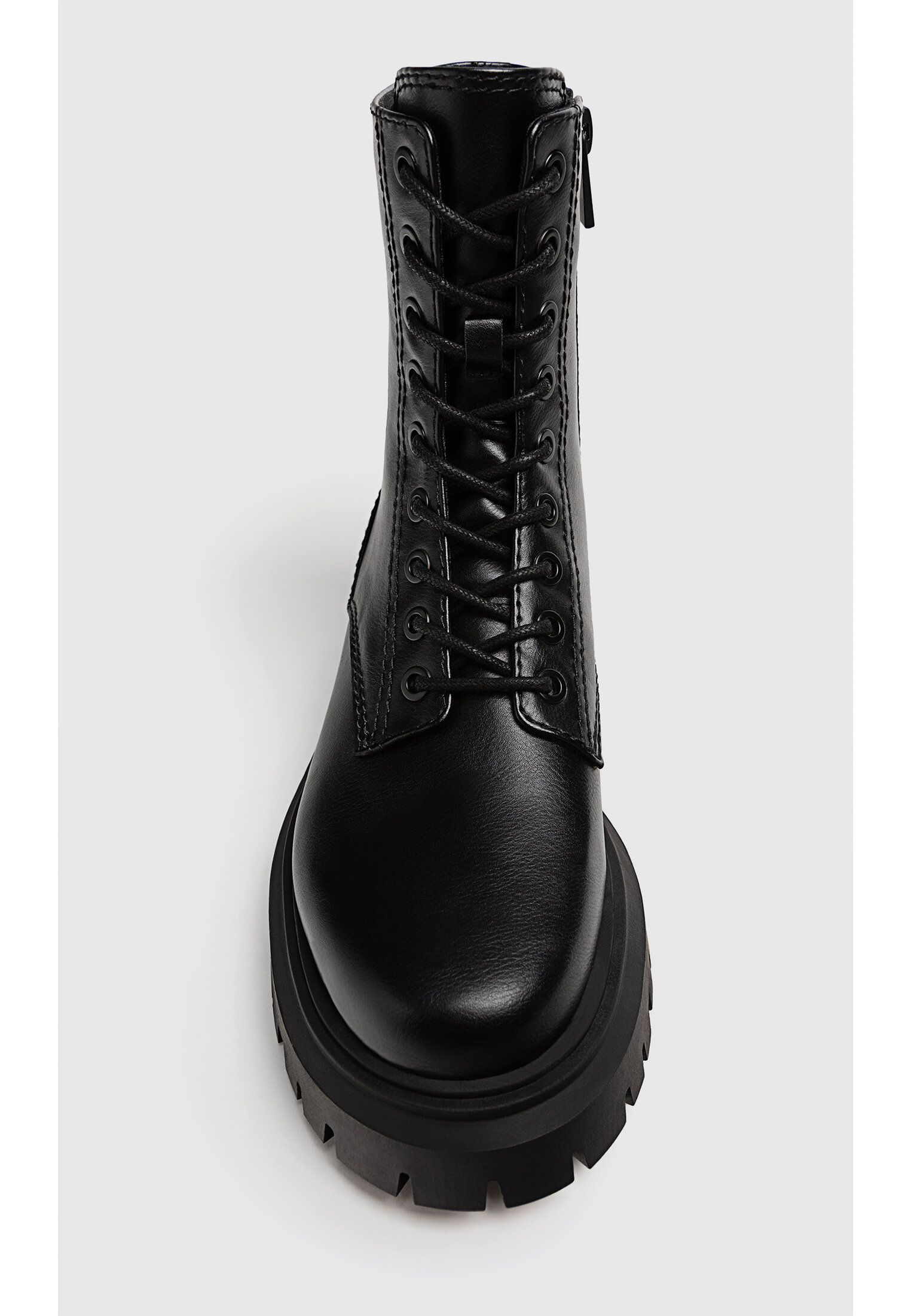 Botas de cano curto sem cadarço