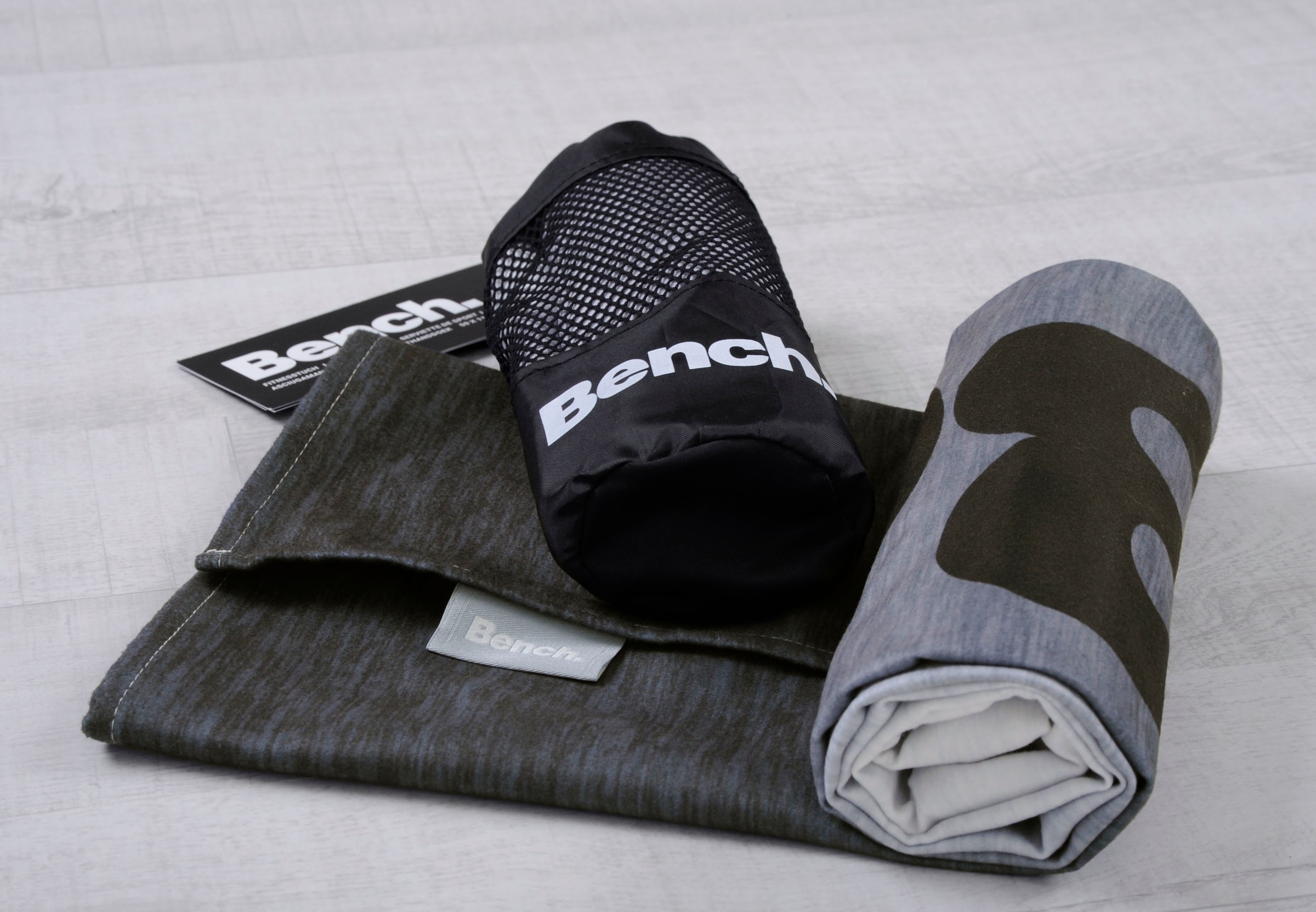 Bench. Sporthandtuch »Bench« Bench Fitnesstuch / Sports Towel mit Überschlag & Tasche, 50x110 cm