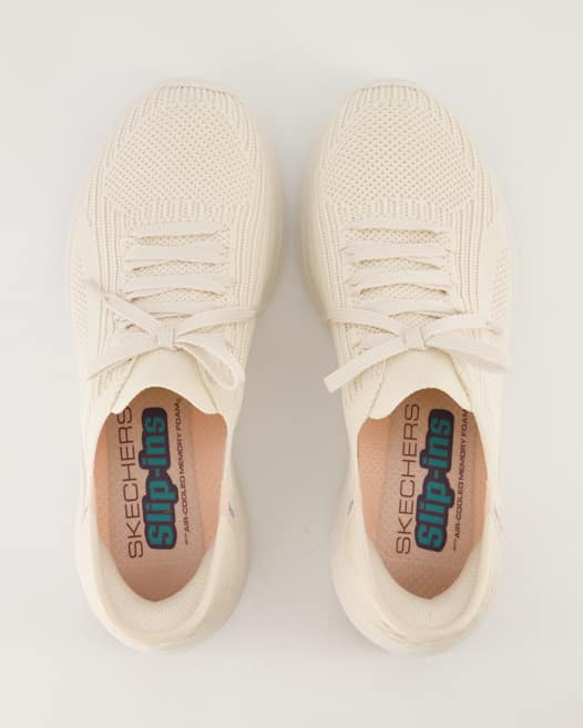 Skechers Ultra Flex 3.0 - Brilliant Pat Sneaker in Beige