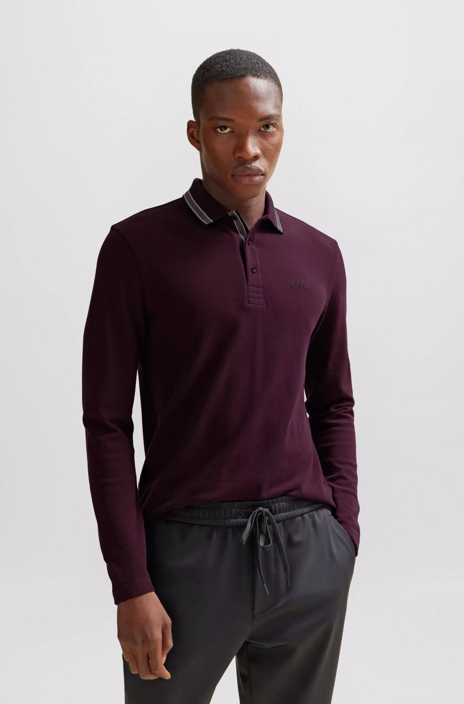 Camisa polo BOSS verde em piqué de algodão com logotipo contrastante.