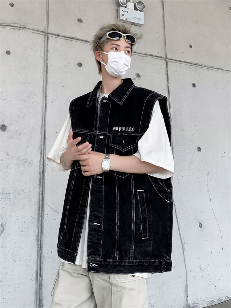 Plummie - Denim vest met kraag, geborduurde letters en gewassen knopen