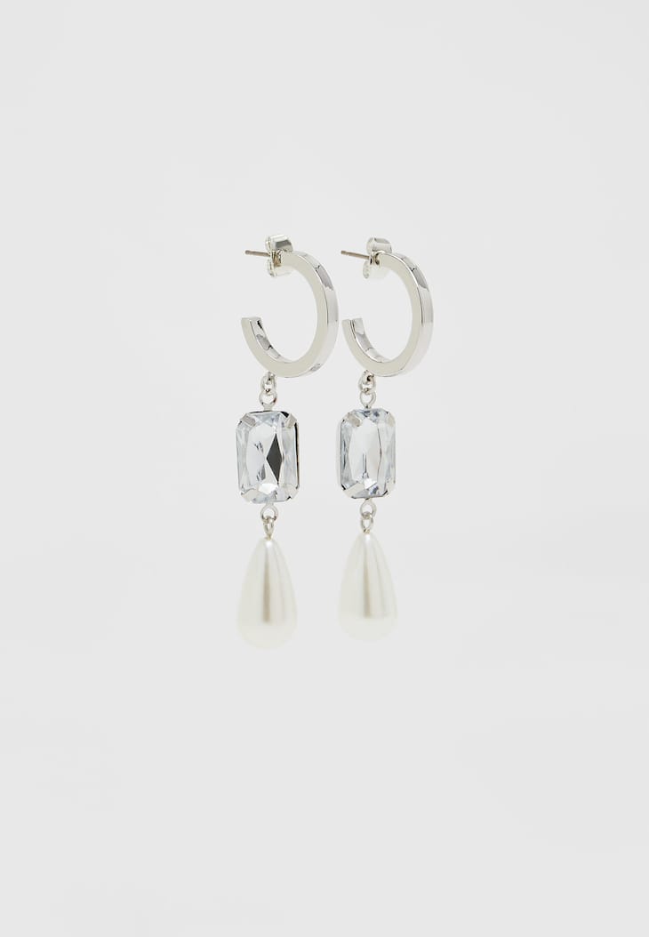 Brincos com strass e pérolas artificiais