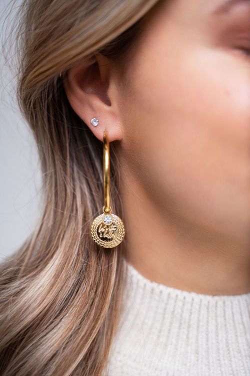 Oorringen met endless love charm