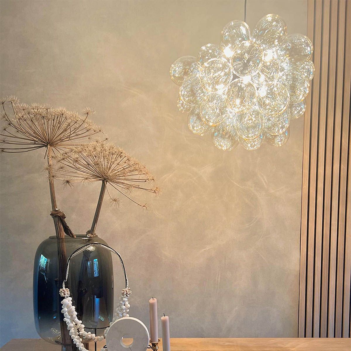 Smart hanglamp zwart met Amber glas incl. 8 Wifi g9 - Uvas
