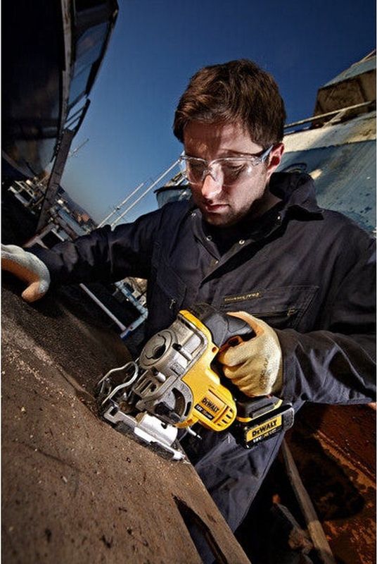 DeWALT DCS331N Accu Decoupeerzaag 18V XR - Losse Body (geleverd zonder accu en lader)