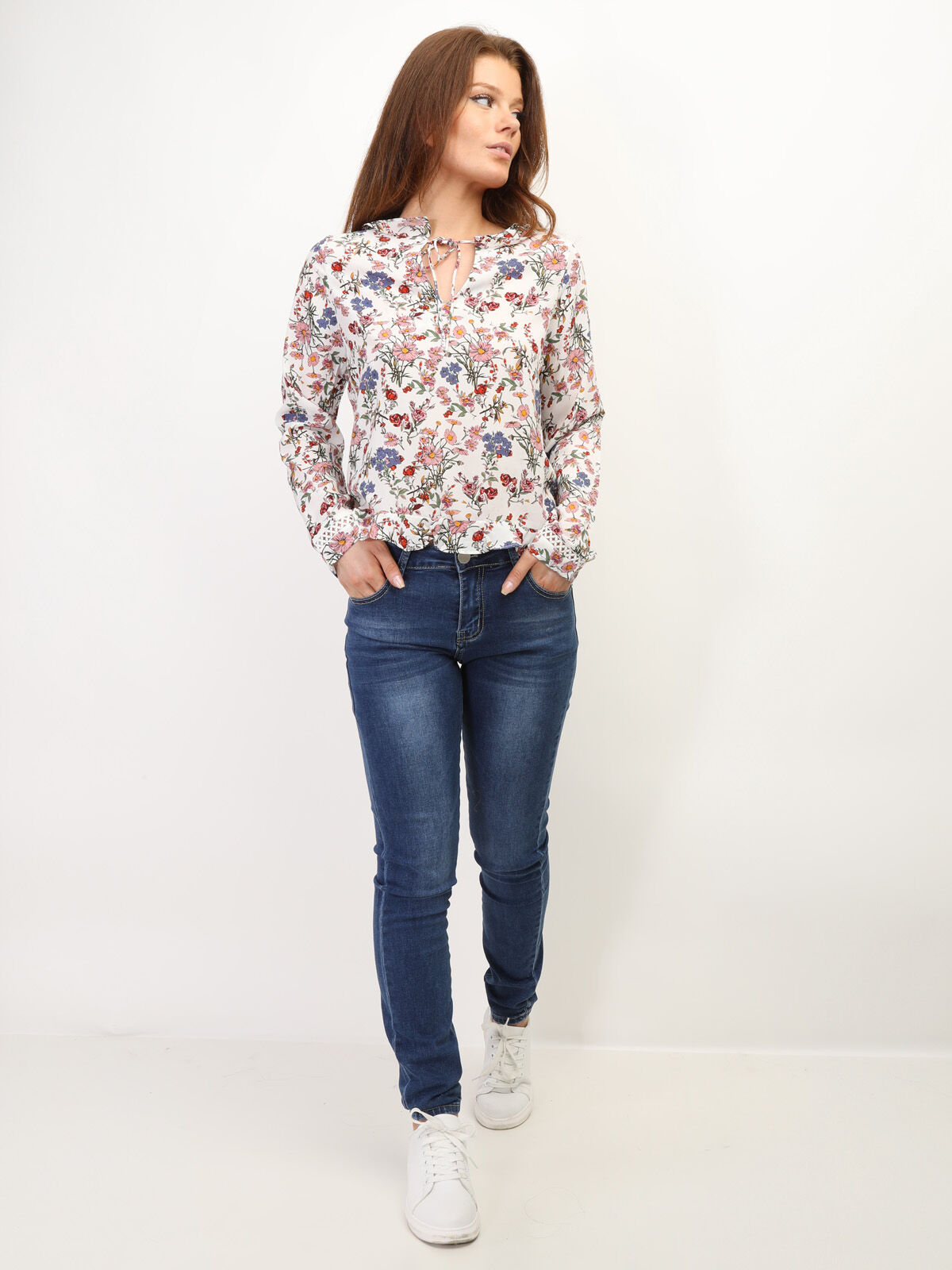 Blouse fleurie volantée à noeud- Blanc