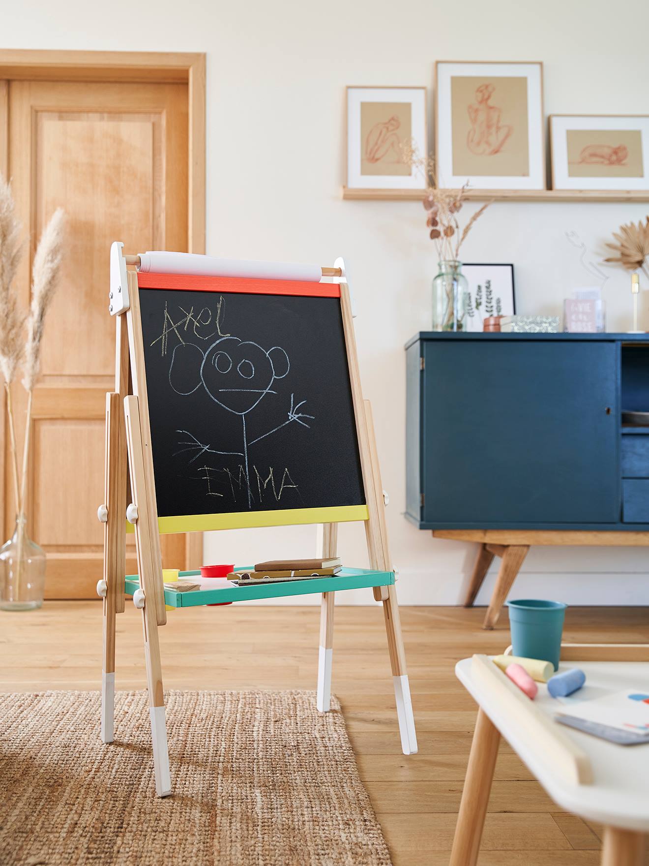 Quadro branco/quadro magnético 3 em 1, dobrável e com altura ajustável, feito de madeira com certificação FSC®, multicolorido.