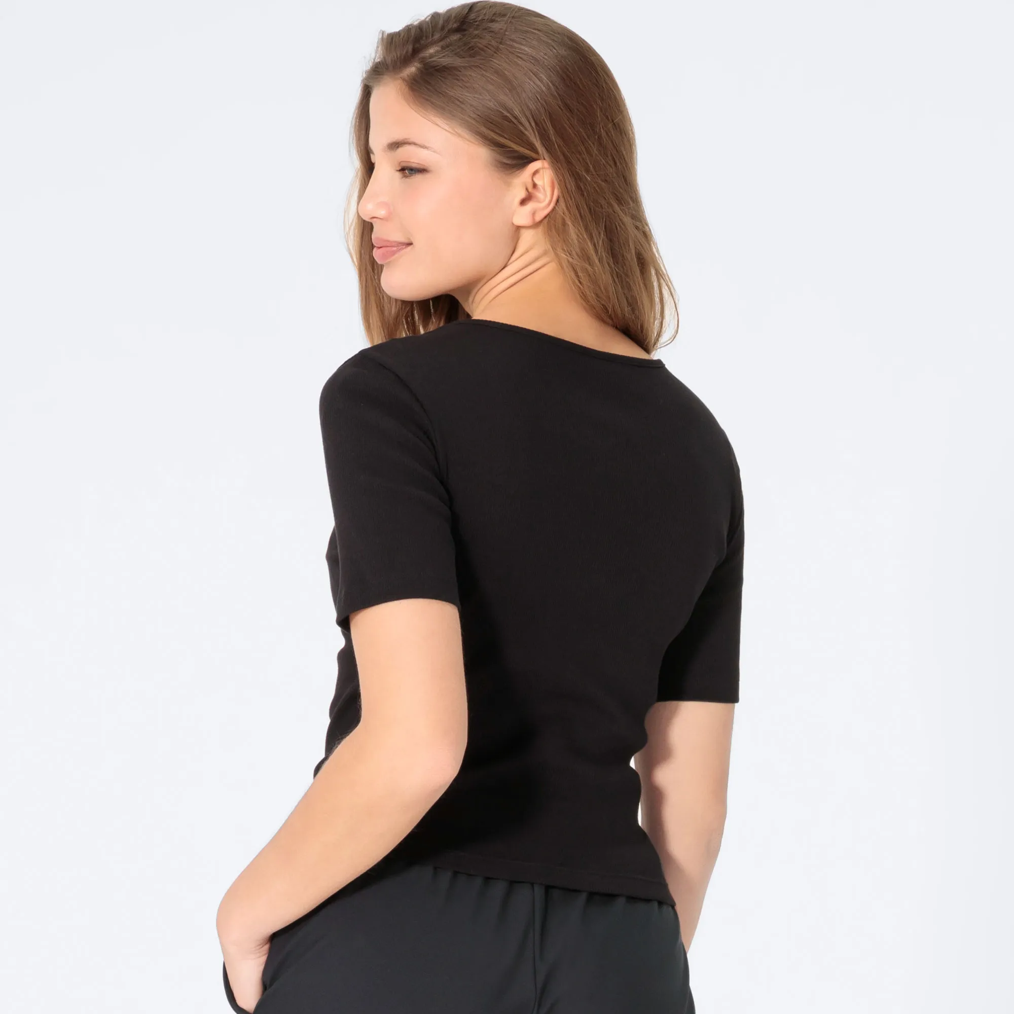 Damen-T-Shirt mit Zierkette