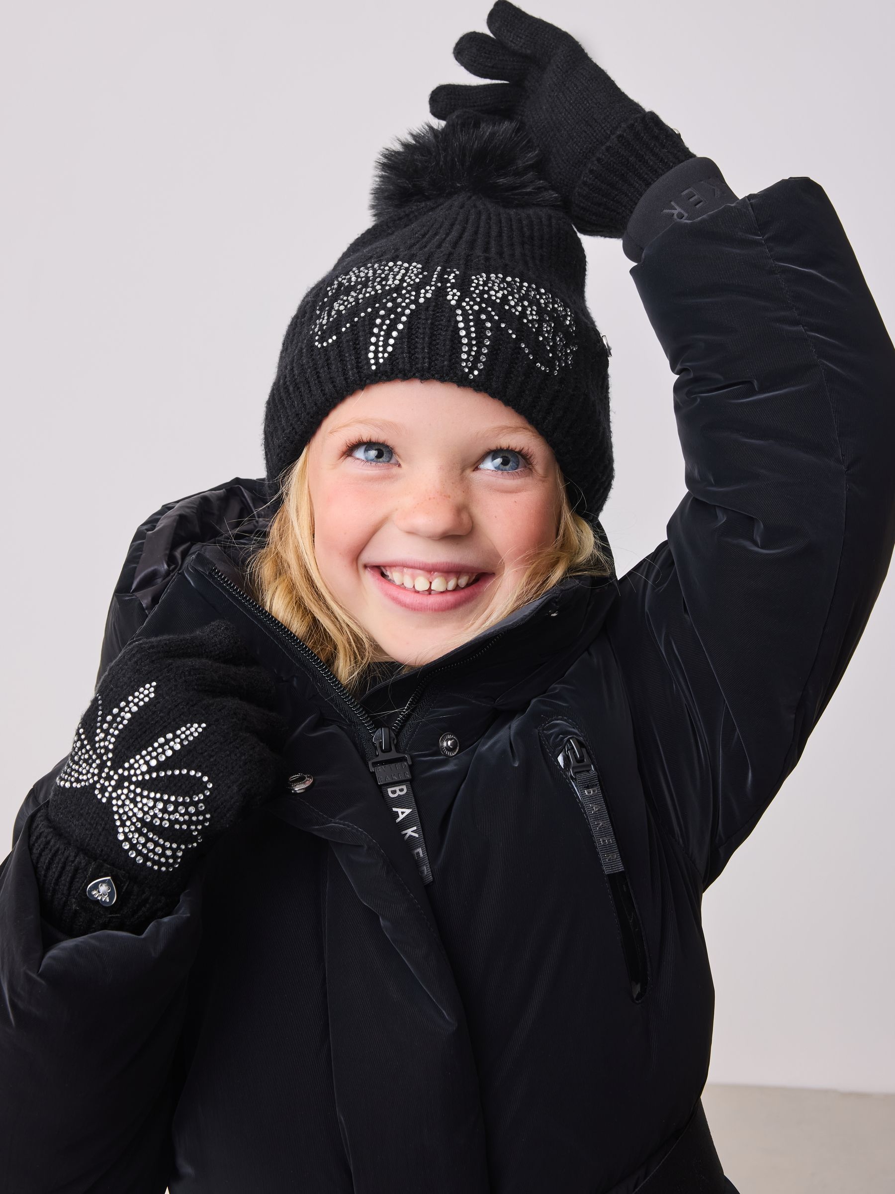 Zwart - Baker by Ted Baker - Set van gebreide muts met strik, pompon en handschoenen met siersteentjes voor meisjes