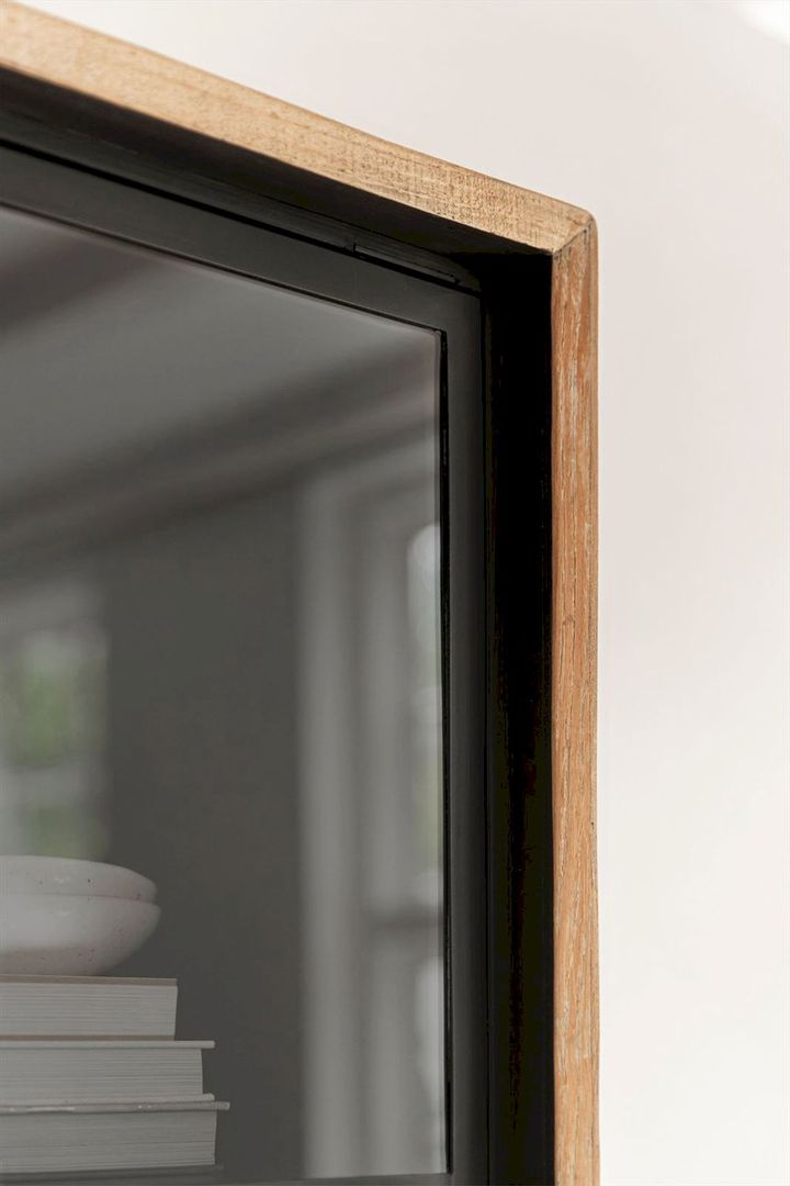 DTP Home   Metropole Vitrinekast