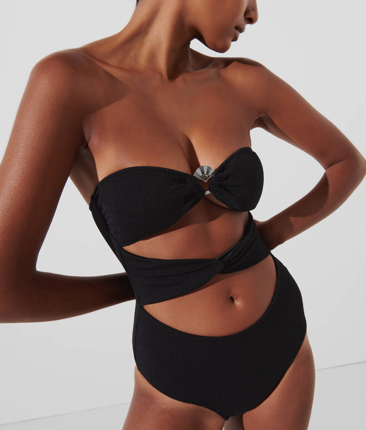 MAILLOT DE BAIN SANS BRETELLES À BRELOQUE EN FORME D'ÉVENTAIL