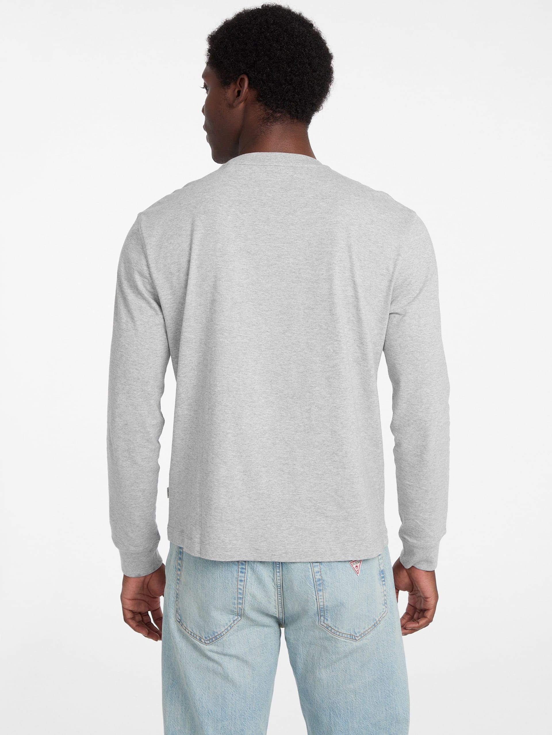 Camiseta com gola redonda e logo