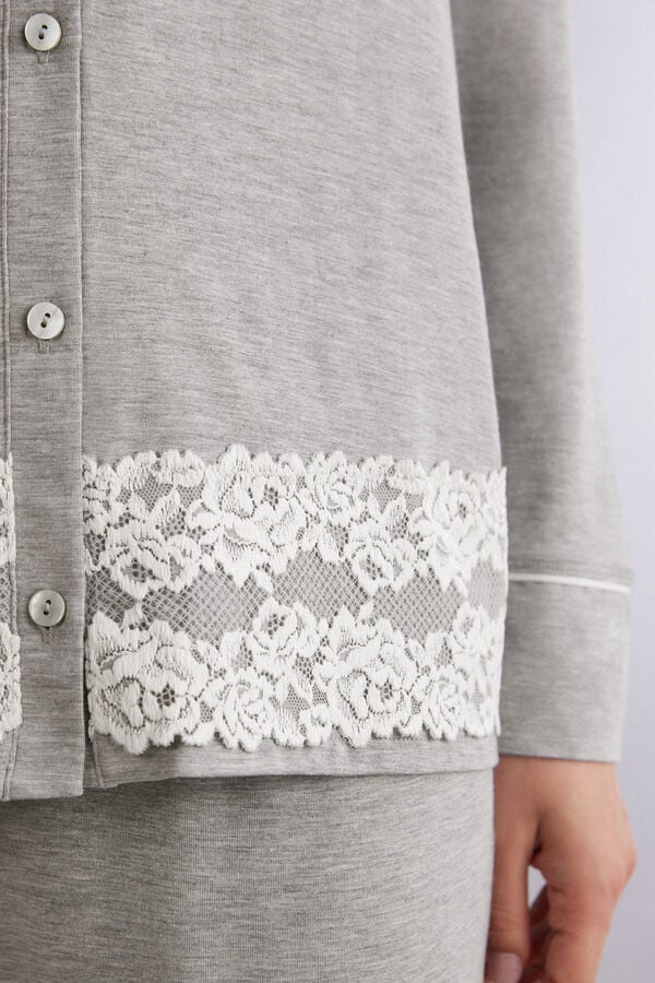 Camiseta Pretty Flowers Modal com Fenda Frontal